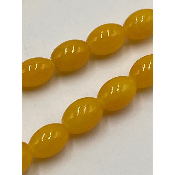 Vintage Designer Butterscotch Egg Yolk Bakelite Single Strand Pullover Necklace - Picture 8 of 10